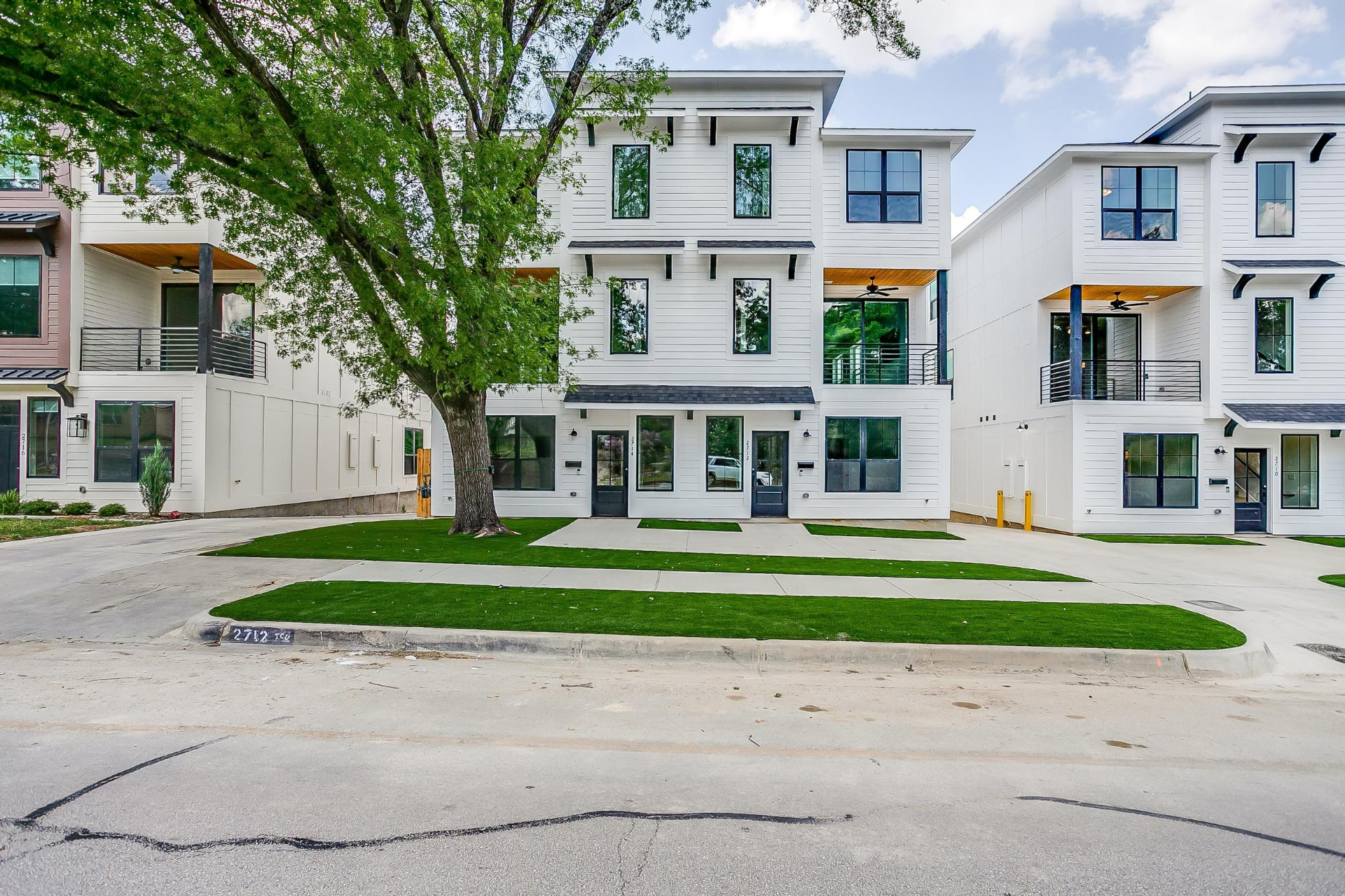 2708–2714 Forest Park — Student Housing
