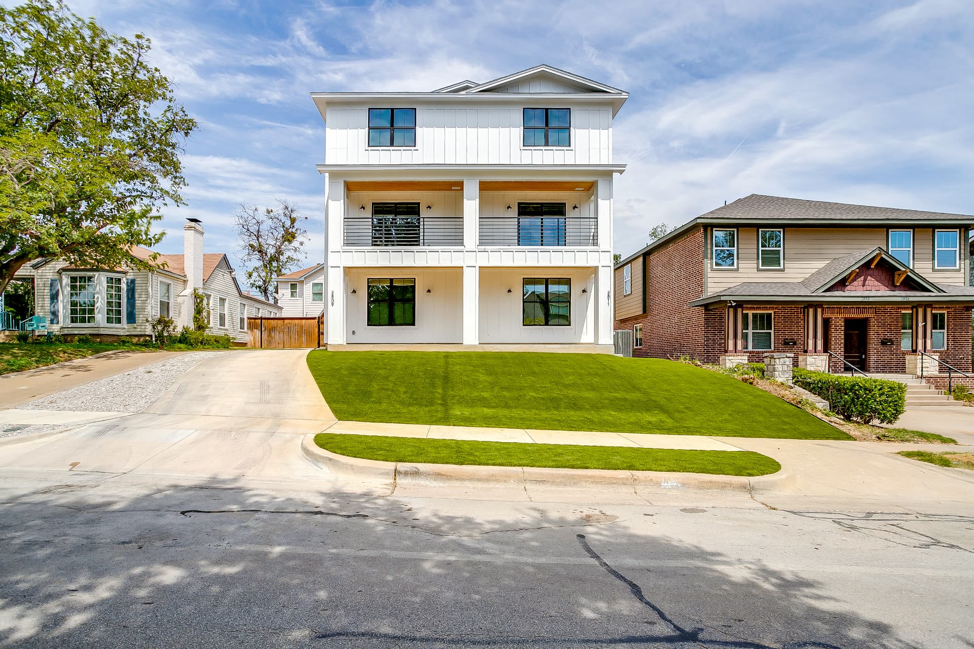 2809–2811 Forest Park — Student Housing