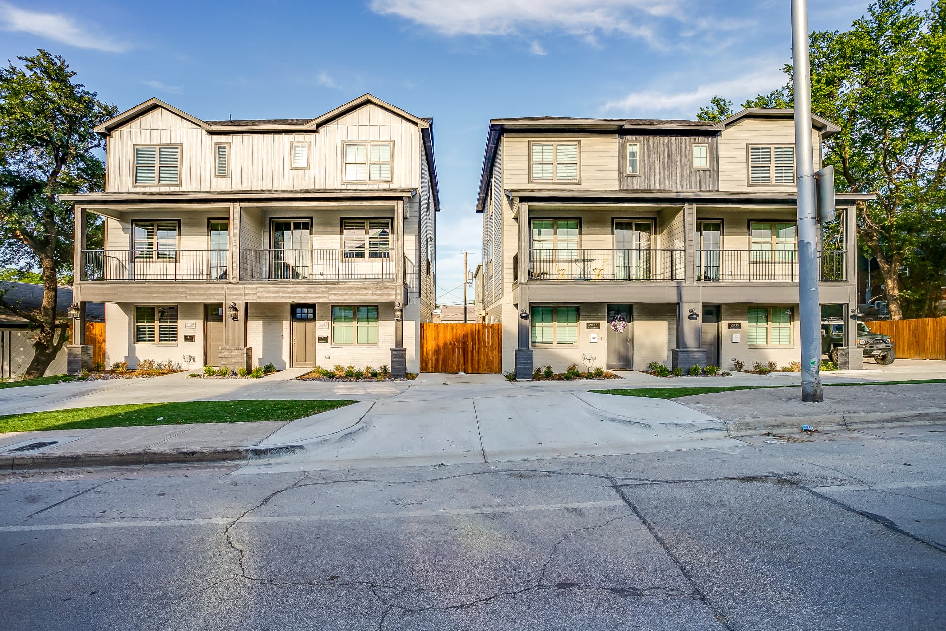 2829–2835 Forest Park — Student Housing